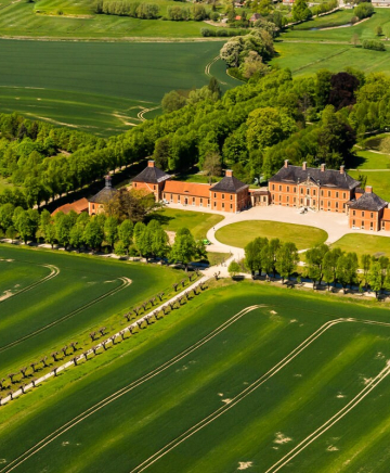 Schloss Bothmer aus der Luft.