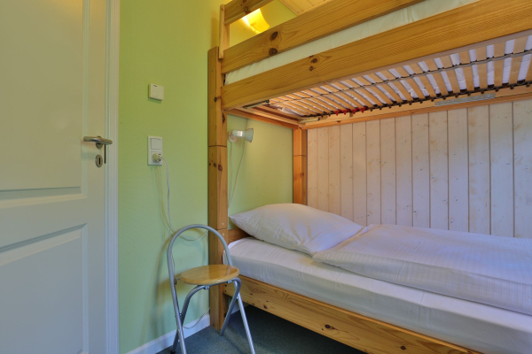 Landhaus Uhlenbusch - Blick in ein Schlafzimmer mit Etagenbett im EG