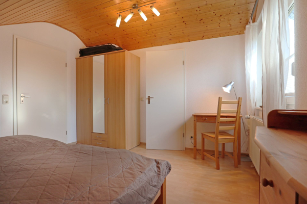 Urlauberdorf 23a - Blick in das Schlafzimmer im OG