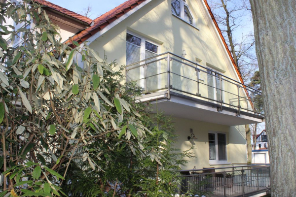 Blick auf das Appartementhaus von der Mittelpromenade
