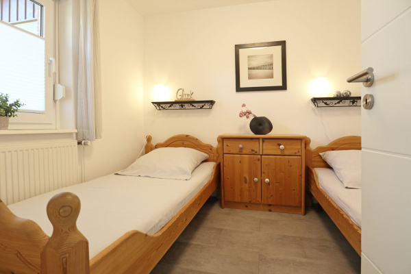 Urlauberdorf 23a - Blick in das Kinder-/ Gästezimmer im EG
