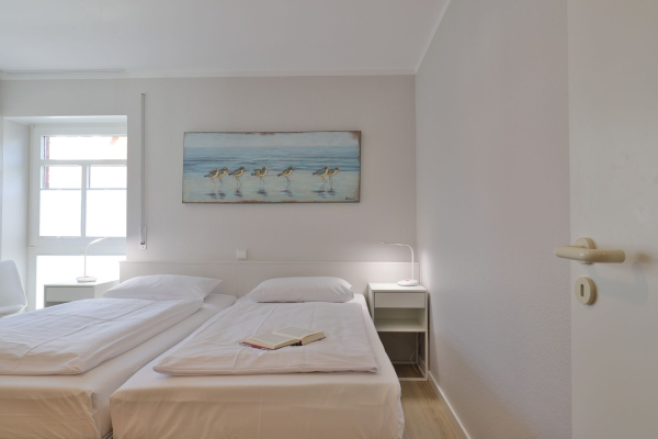 Haus am Meer, Whg.06 - Blick in das Schlafzimmer mit einem schönen Doppelbett