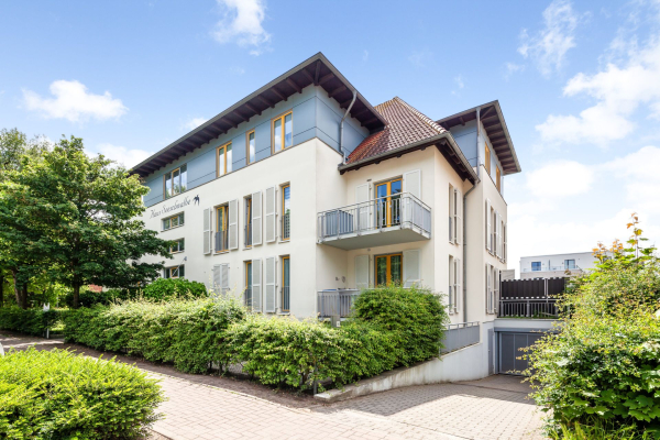 Seeschwalbe Whg.03 - Blick auf das Appartementhaus von der Ostseeallee
