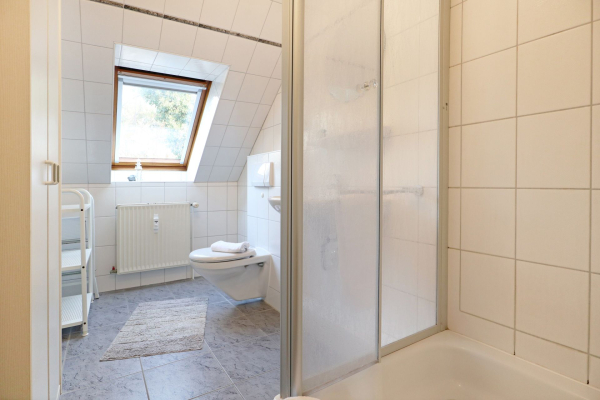 Mariannenweg Whg.13 - Blick in das Tageslichbad mit Dusche