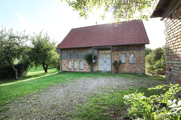 Schwanhaus - Blick auf das Ferienhaus von der Straßenseite