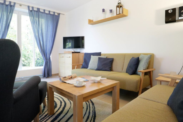 Löönboom - Blick auf den Wohnbereich mit 2 Sofas und einem Sessel