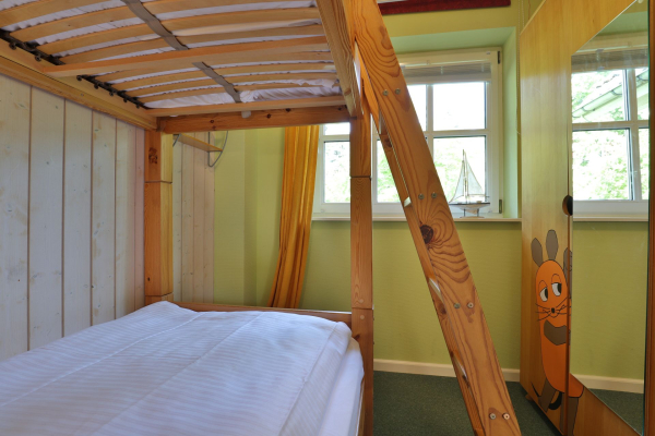 Landhaus Uhlenbusch - Blick in ein Schlafzimmer mit Etagenbett im EG