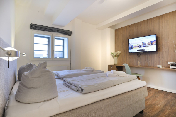 Ohlerich Speicher App. 04 - Blick in das Schlafzimmer mit einem 2.TV