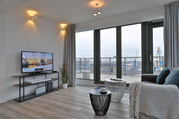 Ohlerich Speicher App.47 - Blick auf den offenen Wohnbereich mit Fernseher