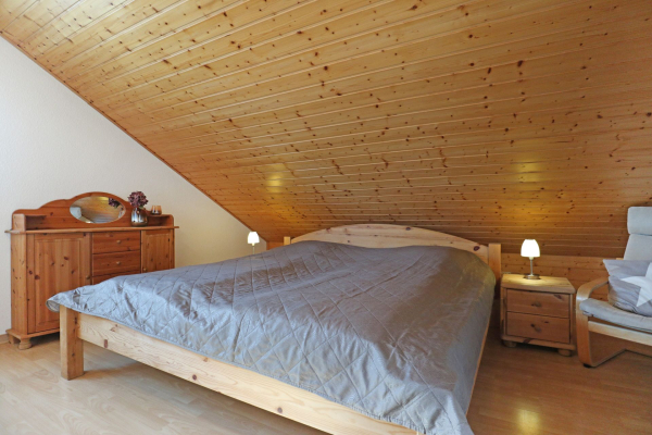 Urlauberdorf 23a - Blick in das Schlafzimmer im OG