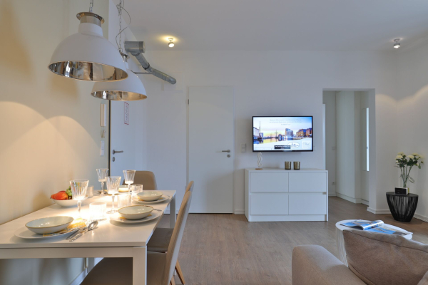 Ohlerich Speicher App. 33 - Blick auf den Wohn-/ Essbereich mit Fernseher