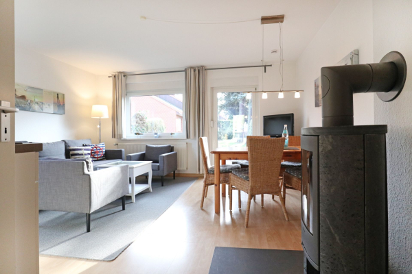Urlauberdorf 22a - Blick vom Flur auf den offenen Wohn-/ Essbereich