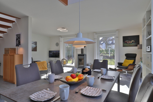 Strandgut Ferienhaus - Blick auf den offenen Wohn-/ Essbereich