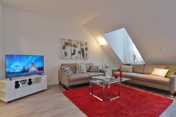 Sünnslag App.13/59 - Blick auf den offenen Wohn-/ Essbereich mit TV