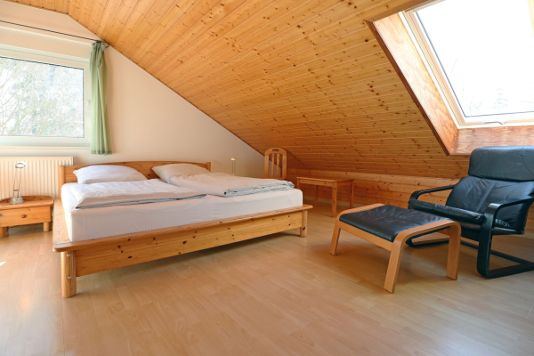 Urlauberdorf 32a - Blick in das Schlafzimmer im OG