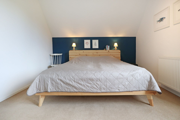 Schwanhaus - Blick in das Schlafzimmer mit einem Doppelbett