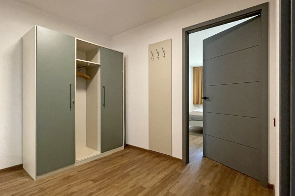 Waldfrieden Whg. 2 - Blick auf den Flur und auf das Schlafzimmer