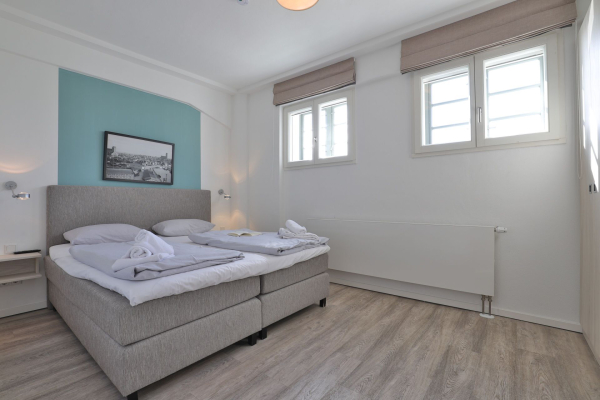 Ohlerich Speicher App. 03 - Blick in das Schlafzimmer mit einem Boxspringbett