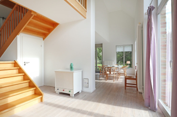 Schwanhaus - Blick vom Sessel auf den Essbereich