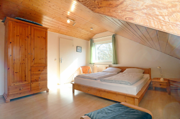 Urlauberdorf 32a - Blick in das Schlafzimmer im OG