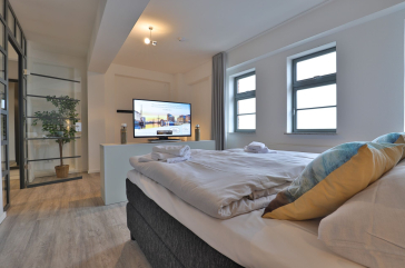 Ohlerich Speicher App.47 - Blick in das Schlafzimmer mit Fernseher