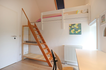 Schwanhaus - Blick in das Schlafzimmer mit der Empore