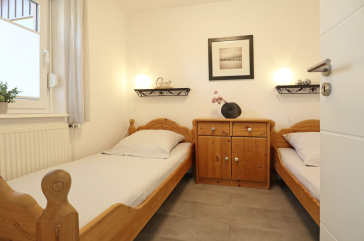 Urlauberdorf 23a - Blick in das Kinder-/ Gästezimmer im EG