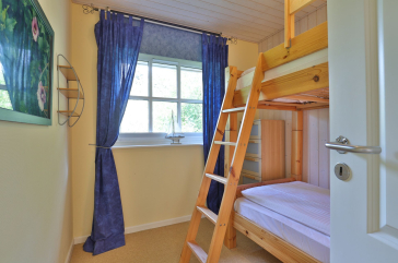 Landhaus Uhlenbusch - Blick in ein Schlafzimmer mit Etagenbett im EG