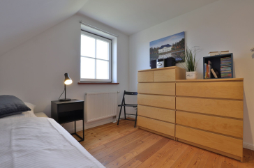 Ruhe-Insel Ferienhaus - Blick in das Schlafzimmer mit 2 Einzelbetten im OG