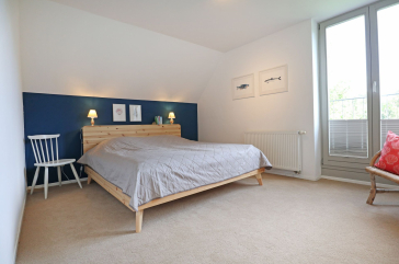 Schwanhaus - Blick in das Schlafzimmer mit einem Doppelbett
