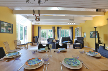 Landhaus Uhlenbusch - Blick auf den offenen Wohn-/Essbereich mit Terrassenzugang