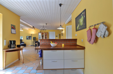 Landhaus Uhlenbusch - Blick auf die offene voll ausgestattete Küche