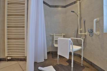 Waterkant 24 - Blick in das Tageslichtbad mit Dusche