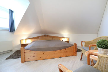 Villa Seegarten Whg. Seg11 - Blick in das Schlafzimmer mit einem Doppelbett