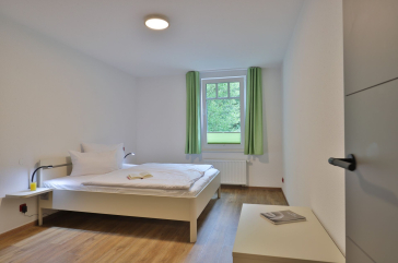 Waldfrieden Whg. 8 - Blick in das Schlafzimmer mit einem Doppelbett