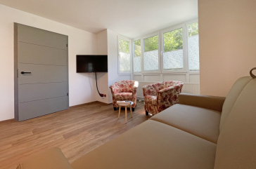 Waldfrieden Whg. 5 - Blick vom Sofa auf den TV