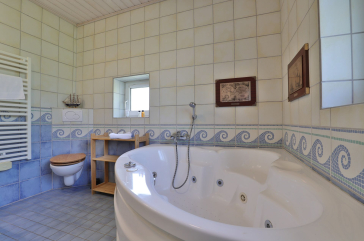 Landhaus Uhlenbusch - Blick in das Vollbad im Erdgeschoss