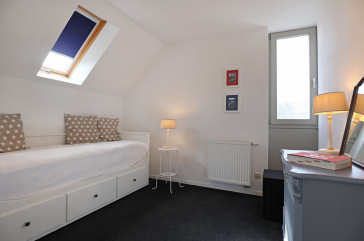 Schwanhaus - Blick in das Schlafzimmer mit einem Ausziehbett