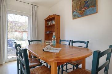 Urlauberdorf 32a - Blick auf den offenen Essbereich mit Terrassenzugang