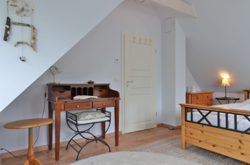 Sternschnuppe - Blick in das große Schlafzimmer mit Balkon