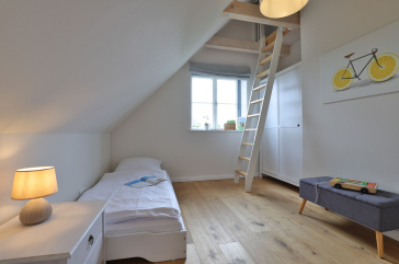 Lillesand - Blick in das Schlafzimmer im Obergeschoss mit 2 Einzelbetten