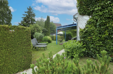 Mariannenweg 35, Haus Svea - Blick auf das Haus mit Liegewiese