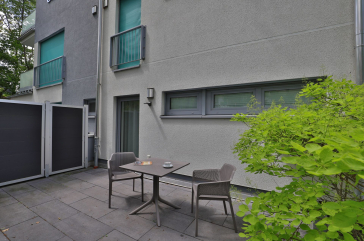 Gezeiten App. 2 Meeresrauschen - Blick auf die kleine Terrasse am Schlafzimmer