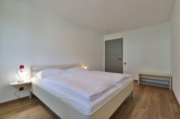 Waldfrieden Whg.2 - Blick in das Schlafzimmer mit einem großen Doppelbett