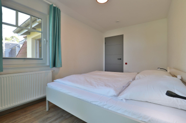 Waldfrieden Whg.7 - Blick in das Schlafzimmer mit einem großen Doppelbett