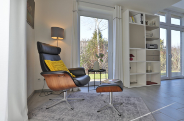 Strandgut Ferienhaus - Blick auf den gemütlichen Lesesessel