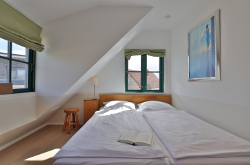 Traveblick - Blick in das Schlafzimmer mit einem Doppelbett