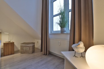 Sünnslag App.13/59 - Blick in das Schlafzimmer mit einem Doppelbett