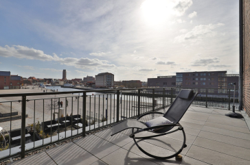 Ohlerich Speicher App. 03 - Blick auf die riesige Terrasse mit Blick zum Hafen