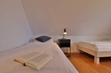 Ruhe-Insel Ferienhaus - Blick in das Schlafzimmer mir 2 Einzelbetten im OG